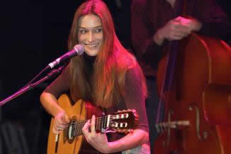 Carla Bruni en concert à La Cigale à Paris, le 7 novembre 2003