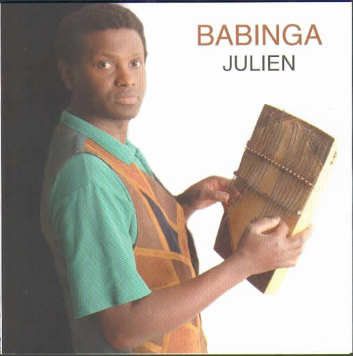 Julien Babinga, professeur de percussion, de danse Africaine et de Kisanzi