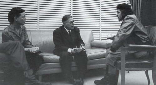 Ernesto Che Guevara reunited with Simone de Beauvoir and Jean-Paul Sartre, in Cuba. 1960. La philosophe et romancière Simone de Beauvoir avec Jean-Paul Sartre et Che Guevara, à Cuba en 1960.