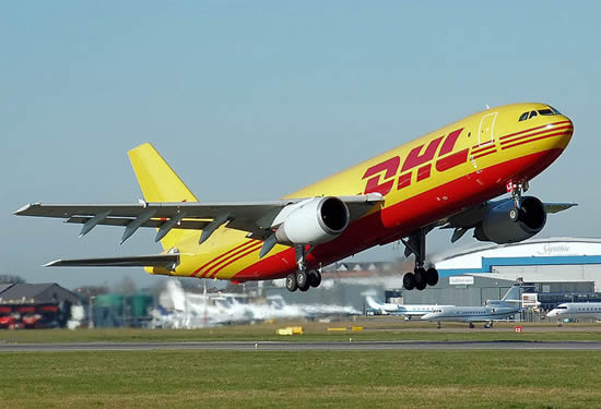 L'avion du service logistique de DHL (Photo by Adrian Pingstone, pd)