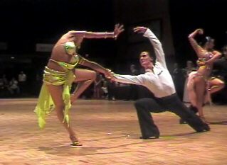 Championnat de danse latine en 2005. A scene from the Champ Latin Finals of 2005 USA Dance Nationals. Pictured: Valentin Chmerkovskiy and Valeriya Kozharinova. Photo by Tendancer