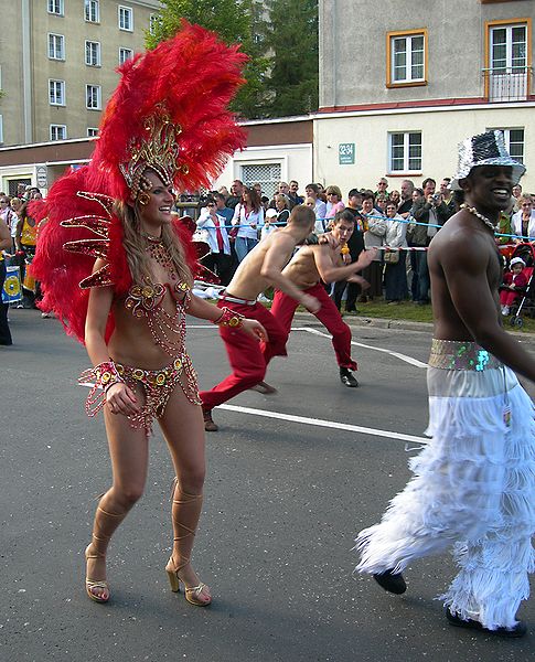 Samba dancer. Photo by Piotr Plecke