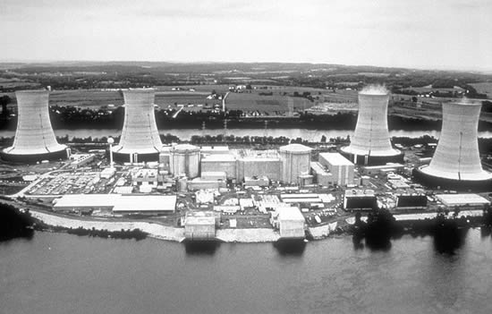 Aerial photograph of the Three Mile Island Nuclear Power Plant (dp)