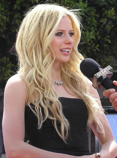Avril Ramona Lavigne (Canada), World Music Awards 2007, MTV Latin America Awards 2007, MTV Russian Music Awards 2007, MTV Europe Music Awards, MTV Student Voice Awards 2007, Much Music Video Awards.